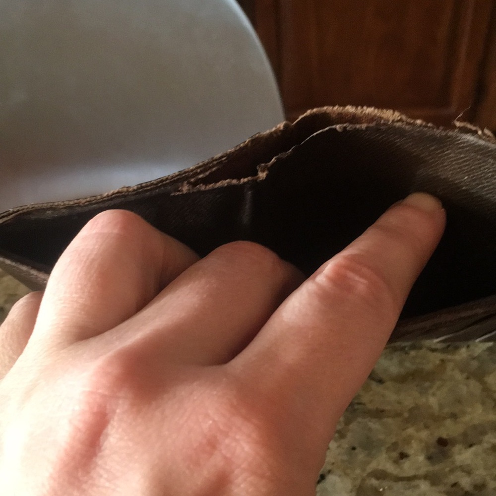 Used men’s Louis Vuitton wallet - Picture 5 of 5